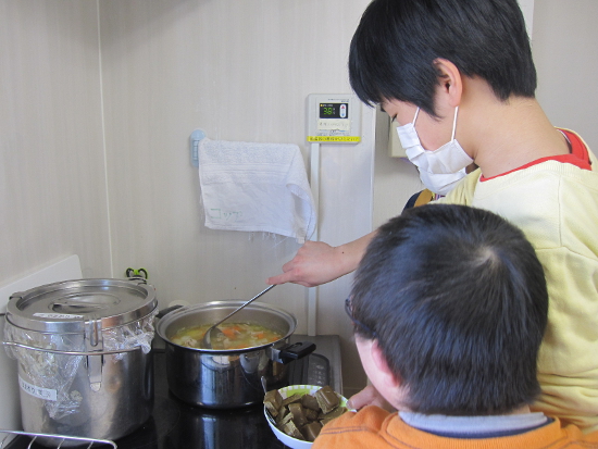 画像：カレー作り