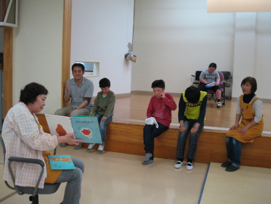 画像：～読み聞かせ～