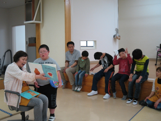 画像：～読み聞かせ～