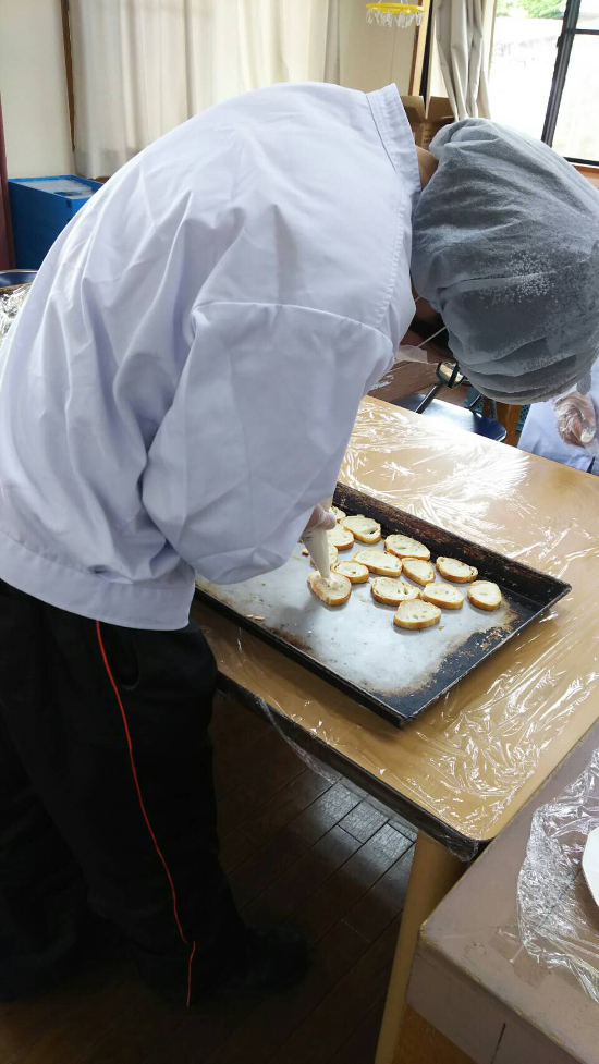 画像：～ラスク作り～