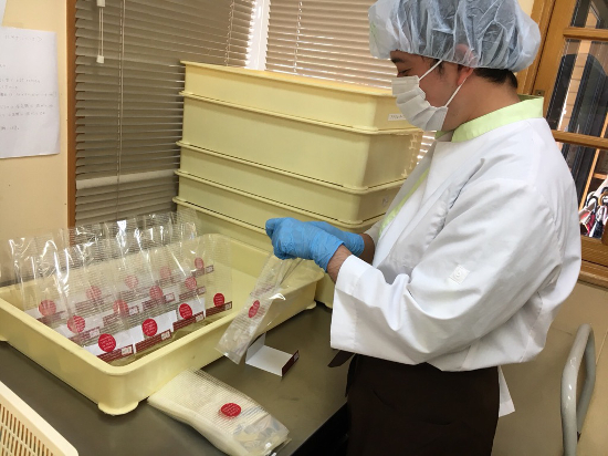 画像：～仕分け室作業～